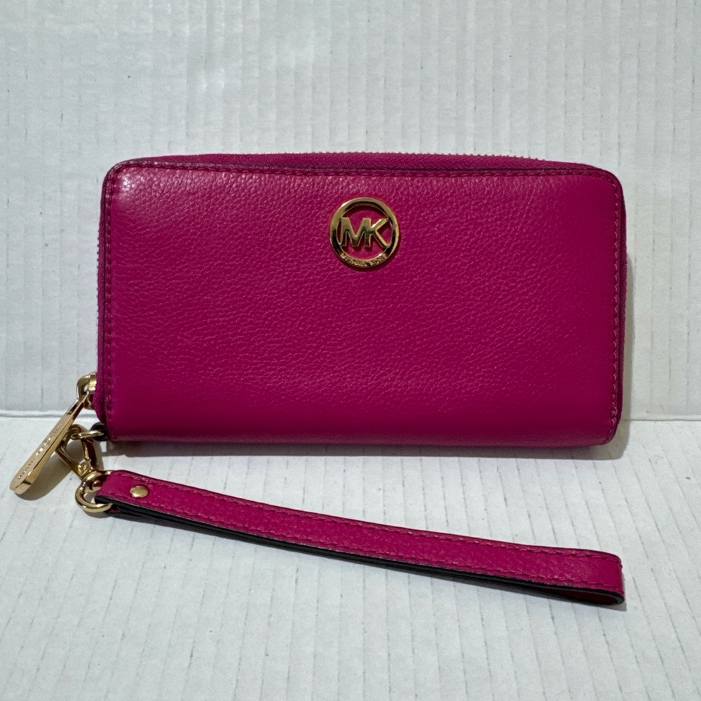 MICHAEL KORS Pink Pebbled Leather Wristlet Clutch Excellent Condition